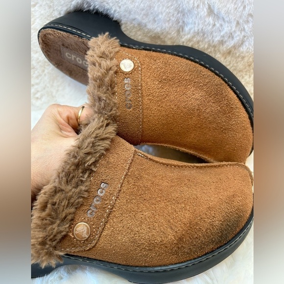 Crocs women’s rust tan cobbler leather suede Clog shoes with fur insoles Sz-9. L - Picture 10 of 16